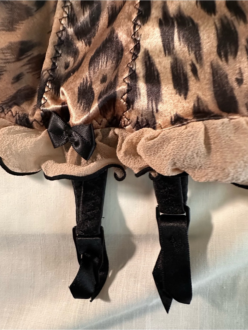 Victoria's Secret Leopard-Print Satin Chemise sexy, lace, witchy fetish Y2K - Picture 3 of 11